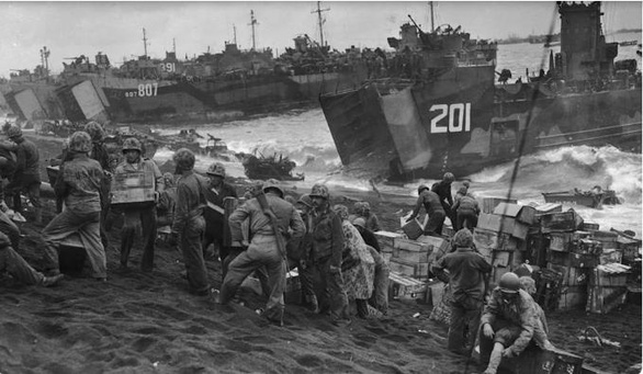 N&uacute;i[-]lửa[-]hoạt[-]động[-]khiến[-]h&agrave;ng[-]loạt[-]t&agrave;u[-]Nhật[-]ch&igrave;m[-]từ[-]Thế[-]chiến[-]2[-]trồi[-]l&ecirc;n[-]bờ